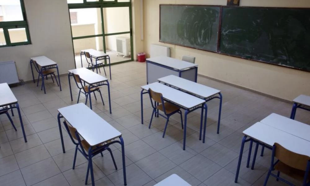 Τα "μαζεύει" η κυβέρνηση - Χωρίς κάμερες τα online μαθήματα στα σχολεία